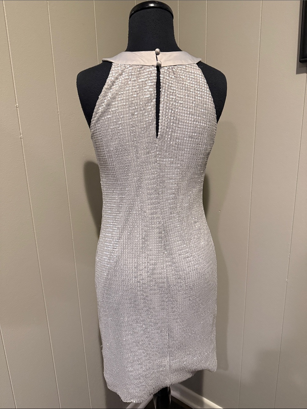 B44 Vince Camuto Women’s 2 Silver Knit Midi Dress with Grey Collar Trim - Picture 3 of 9